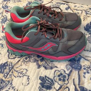 Used saucing grid sneakers